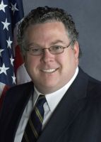 Official portrait of Tim Briggs